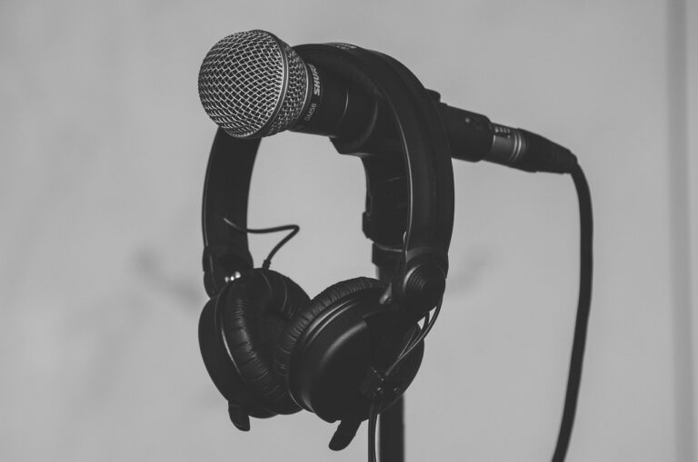 Post 127 / Understanding Audio Mixing: The Art of Balancing Sound